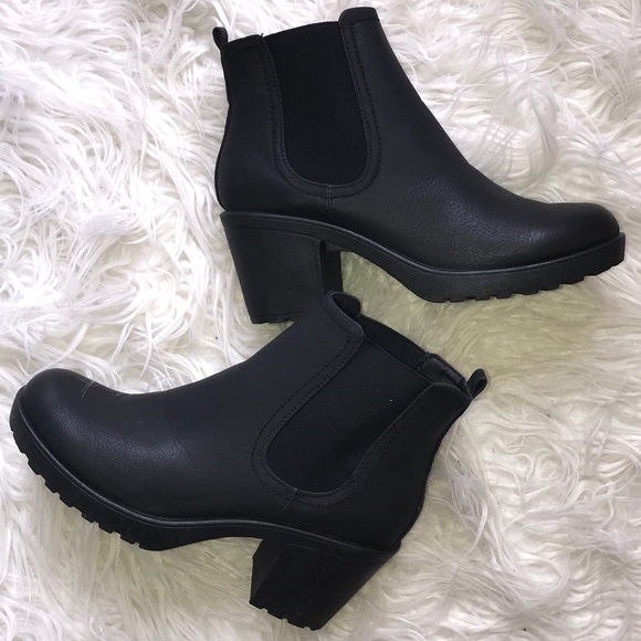 Boohoo Shoes - NWOT Black Booties